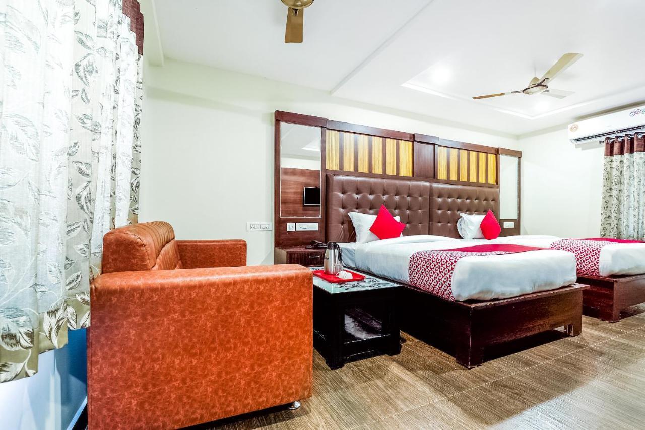 Oyo 16155 Hotel Dcm Grand Vijayawada Exterior photo